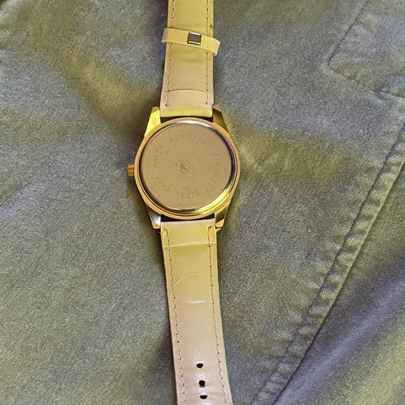 Ladies fashion gold tone watch with quartz face, and a cream faux leather band. - Picture 3 of 11